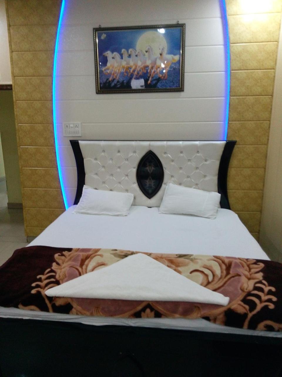 Hotel Sunrise Orai Exterior photo